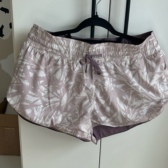 Reversible Lululemon shorts, size 10 - Picture 1 of 6